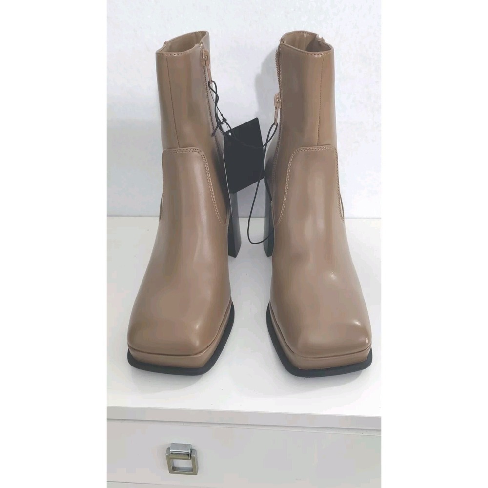 Womens Forever 21 Chunky Boots Square Toe Size 7 And 8 Light Brown‎ 🟤